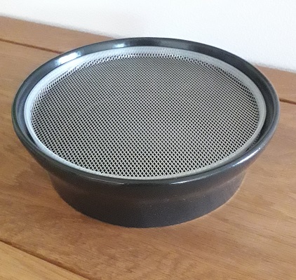 Nakličovacia misa antracitová s nerezovým sitom na hrach a obilniny 23cm